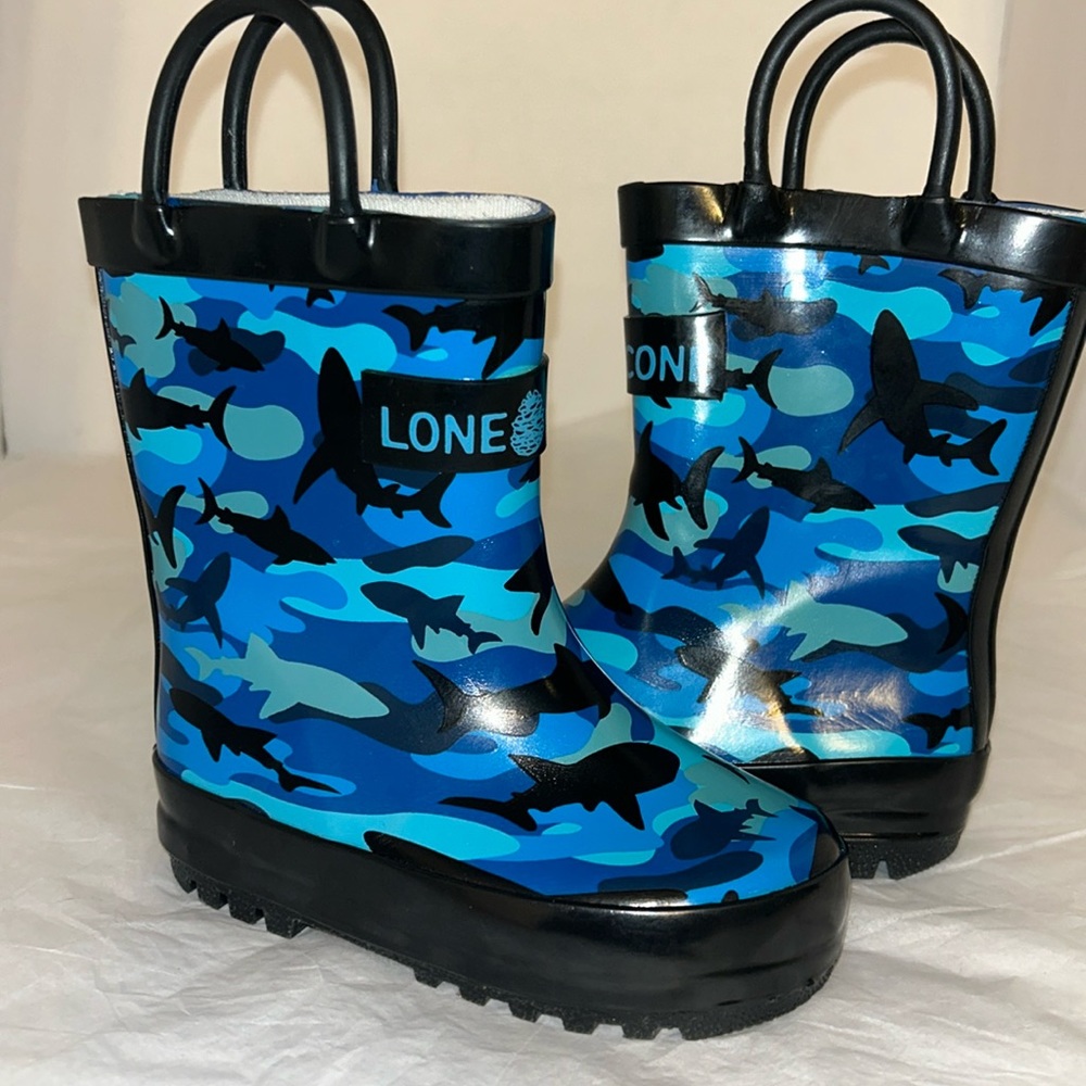 Lone Cone NEW child’s size 5 Shark Shadows (Camo blue) Rain Boot never worn